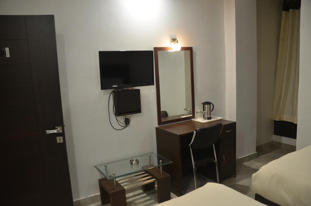 Hotel Park Plaza Varanasi Room photo
