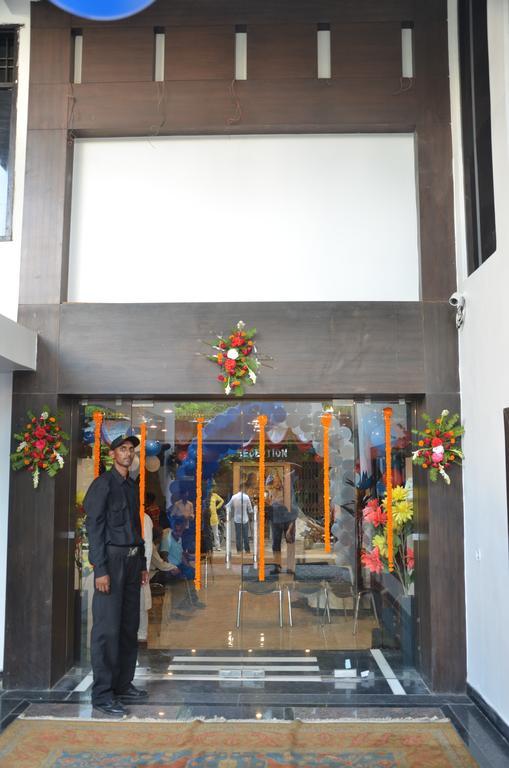 Hotel Park Plaza Varanasi Exterior photo