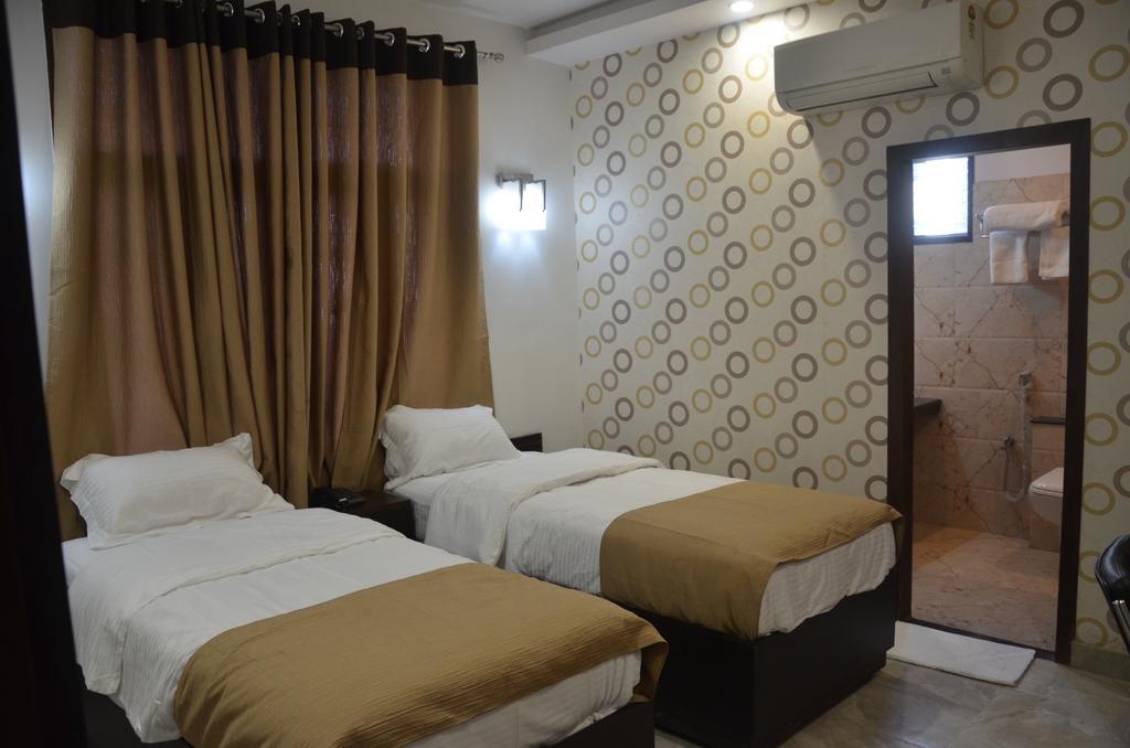 Hotel Park Plaza Varanasi Exterior photo