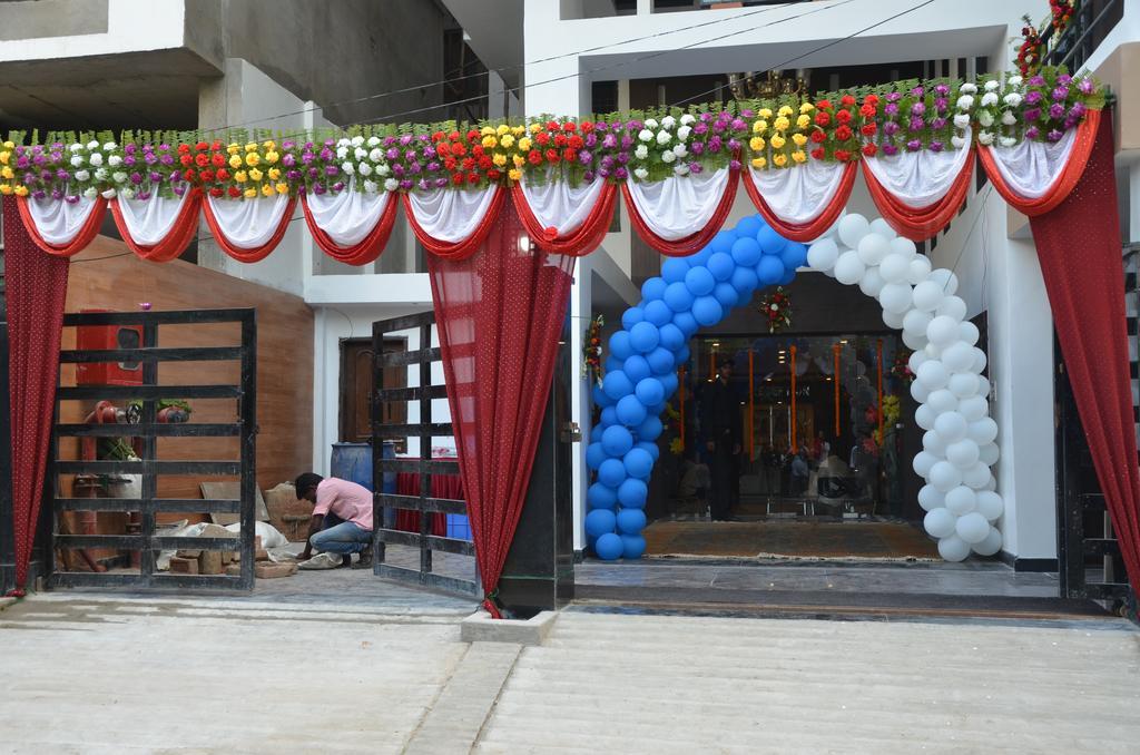Hotel Park Plaza Varanasi Exterior photo