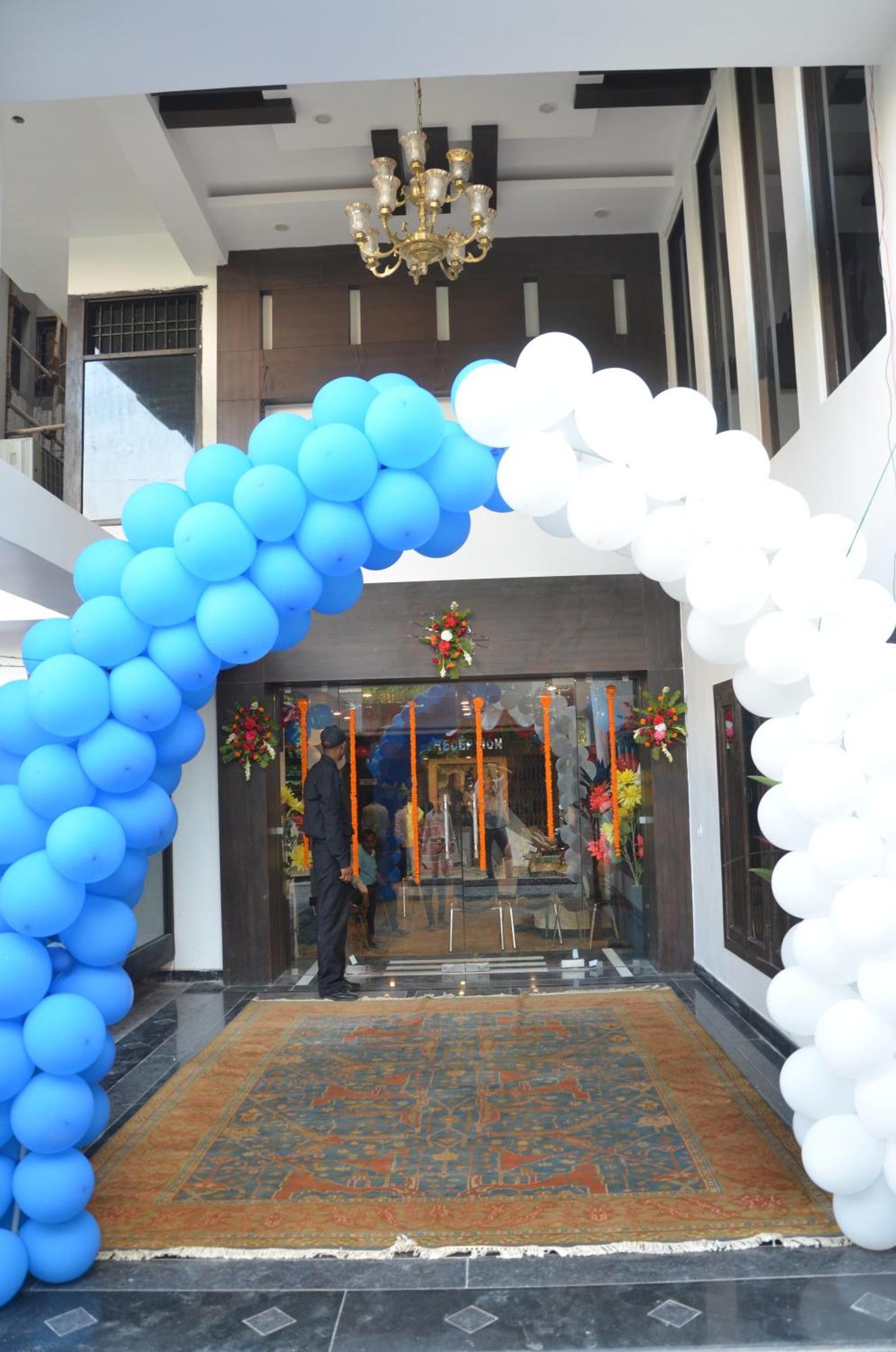 Hotel Park Plaza Varanasi Exterior photo