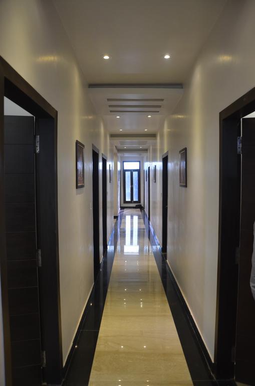 Hotel Park Plaza Varanasi Exterior photo