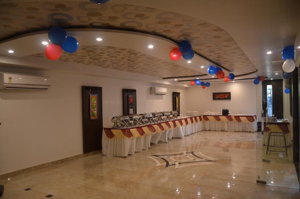 Hotel Park Plaza Varanasi Exterior photo