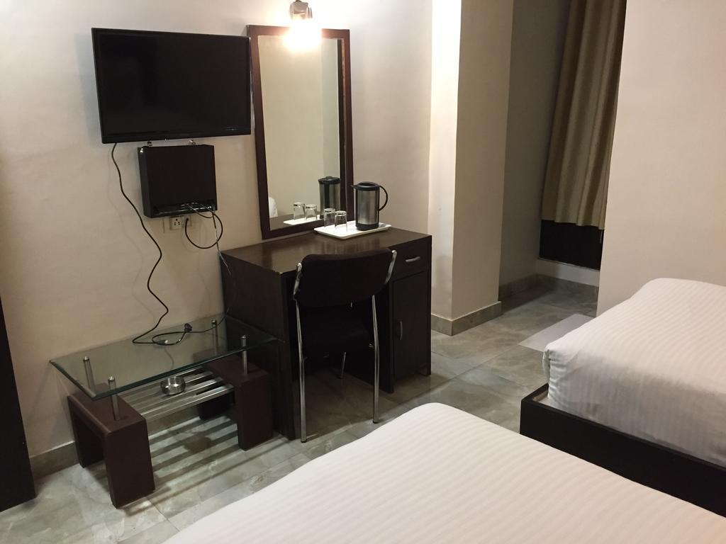 Hotel Park Plaza Varanasi Exterior photo