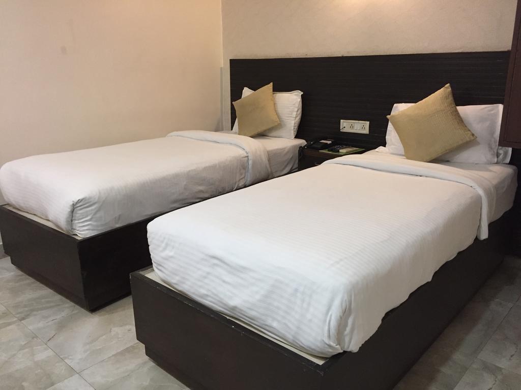 Hotel Park Plaza Varanasi Exterior photo