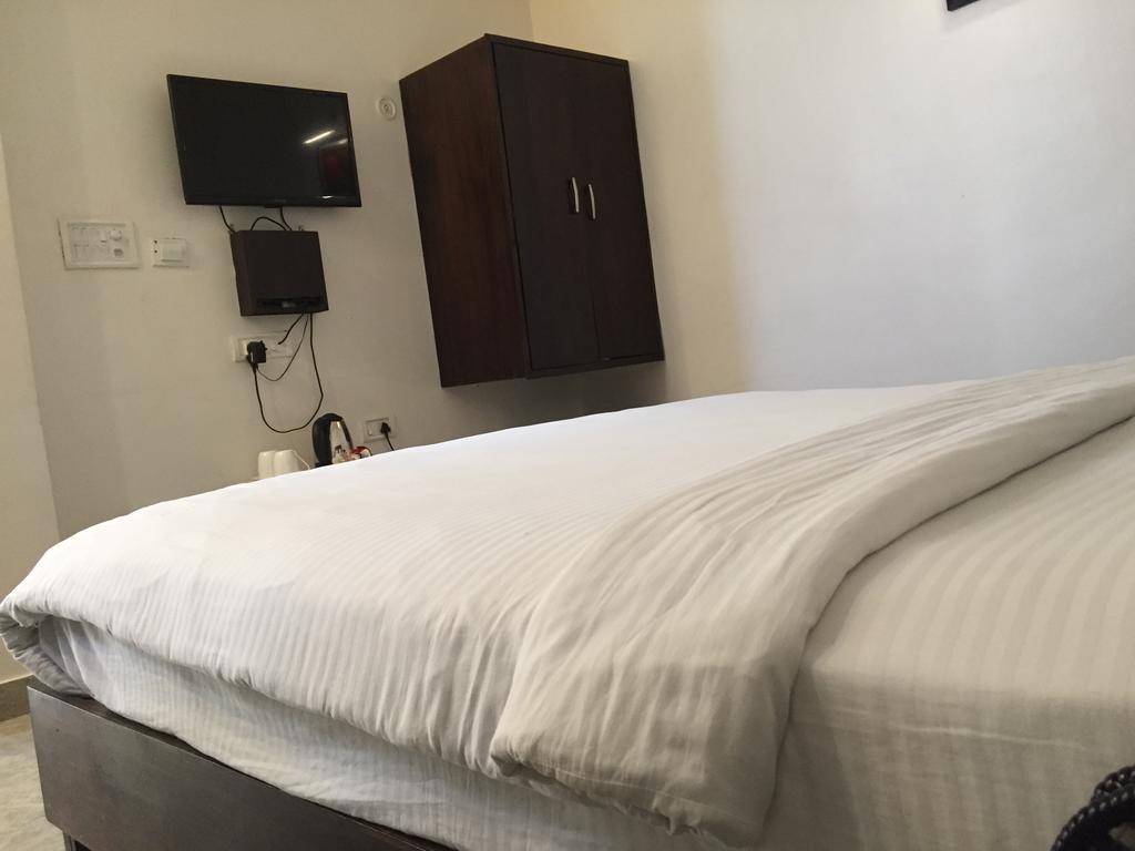 Hotel Park Plaza Varanasi Exterior photo