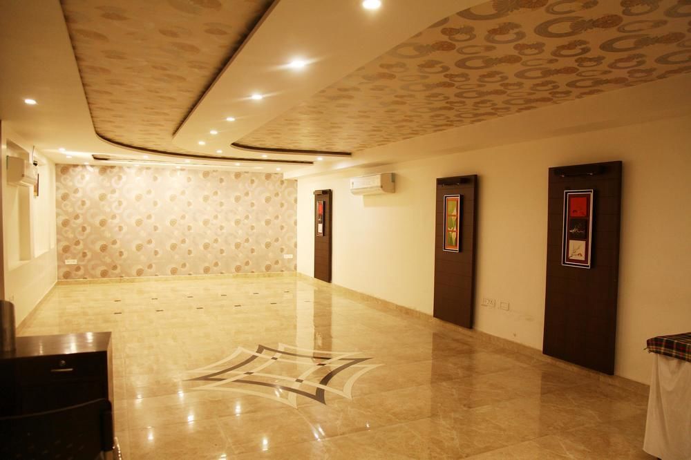 Hotel Park Plaza Varanasi Exterior photo